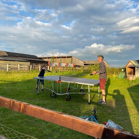 Rew Farm Country & Equestrian Accommodation - Sunrise Lodge Melksham Eksteriør billede