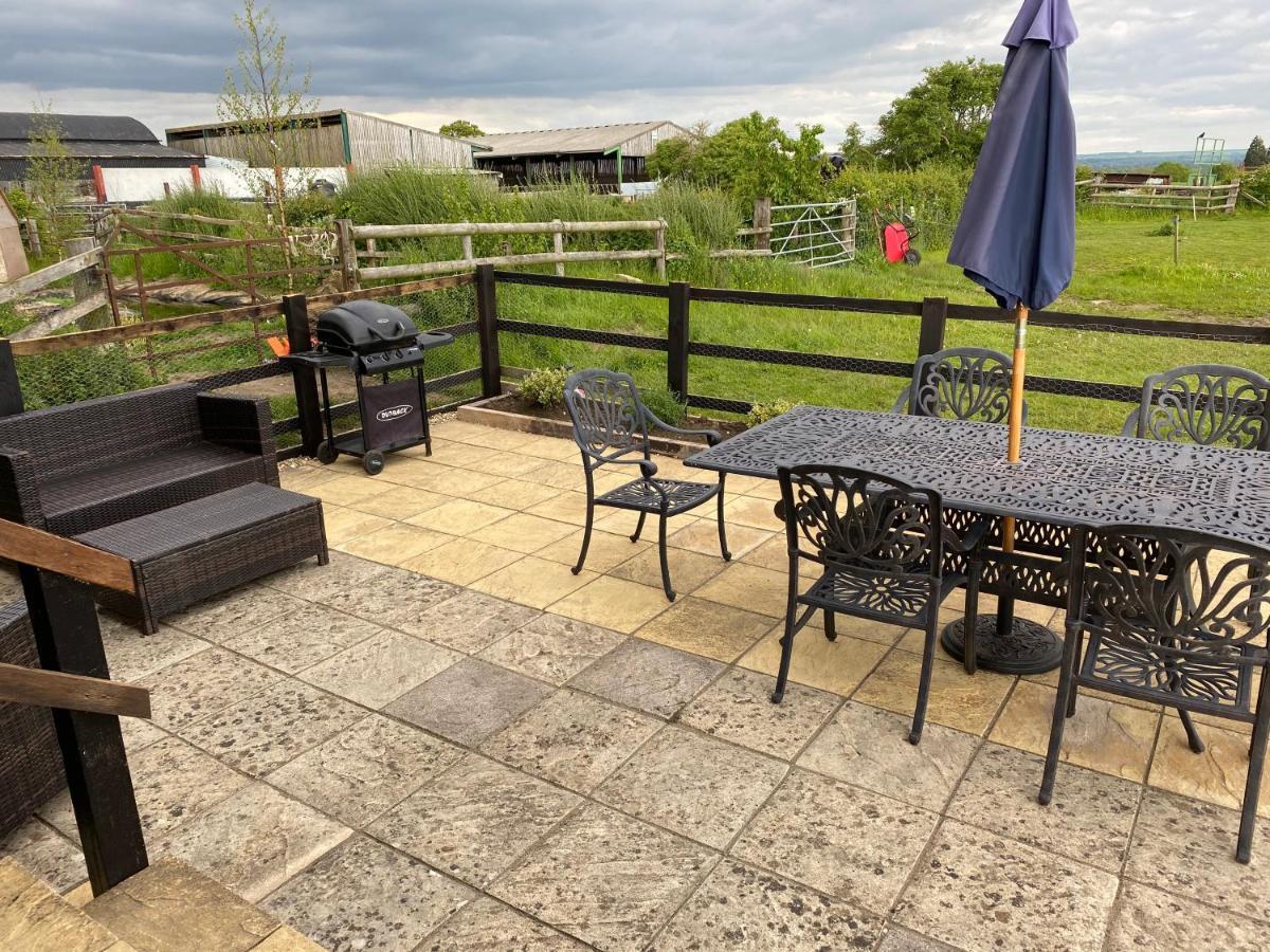 Rew Farm Country & Equestrian Accommodation - Sunrise Lodge Melksham Eksteriør billede