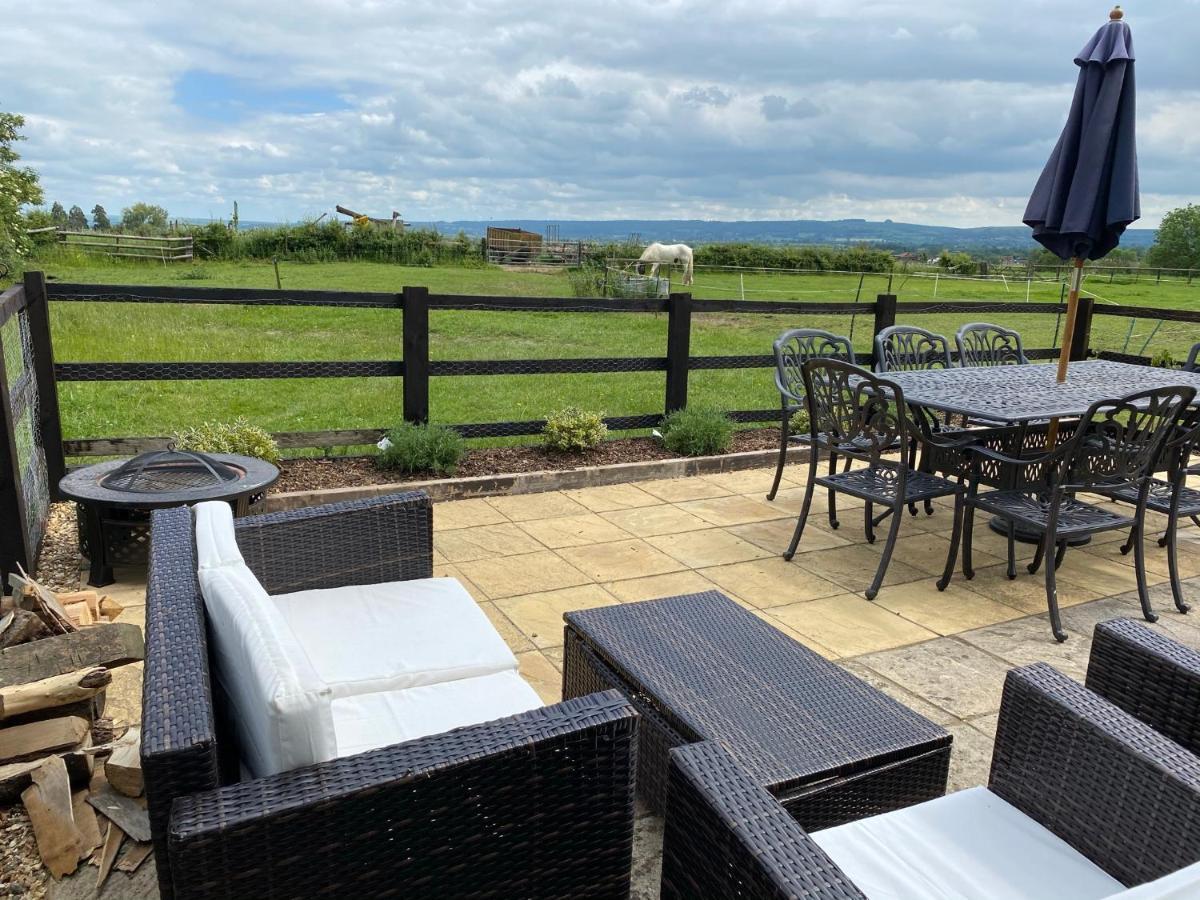Rew Farm Country & Equestrian Accommodation - Sunrise Lodge Melksham Eksteriør billede