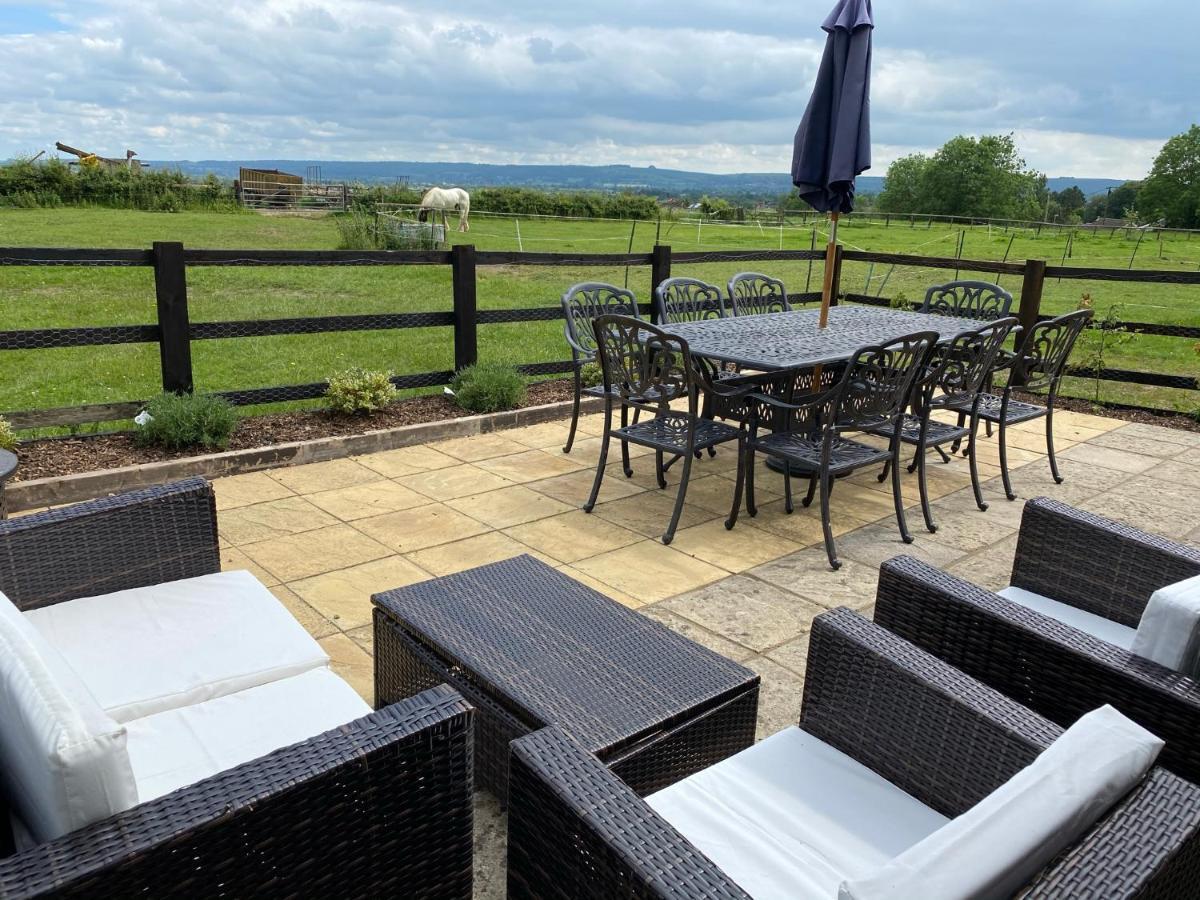 Rew Farm Country & Equestrian Accommodation - Sunrise Lodge Melksham Eksteriør billede