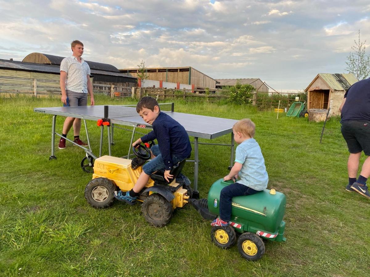 Rew Farm Country & Equestrian Accommodation - Sunrise Lodge Melksham Eksteriør billede