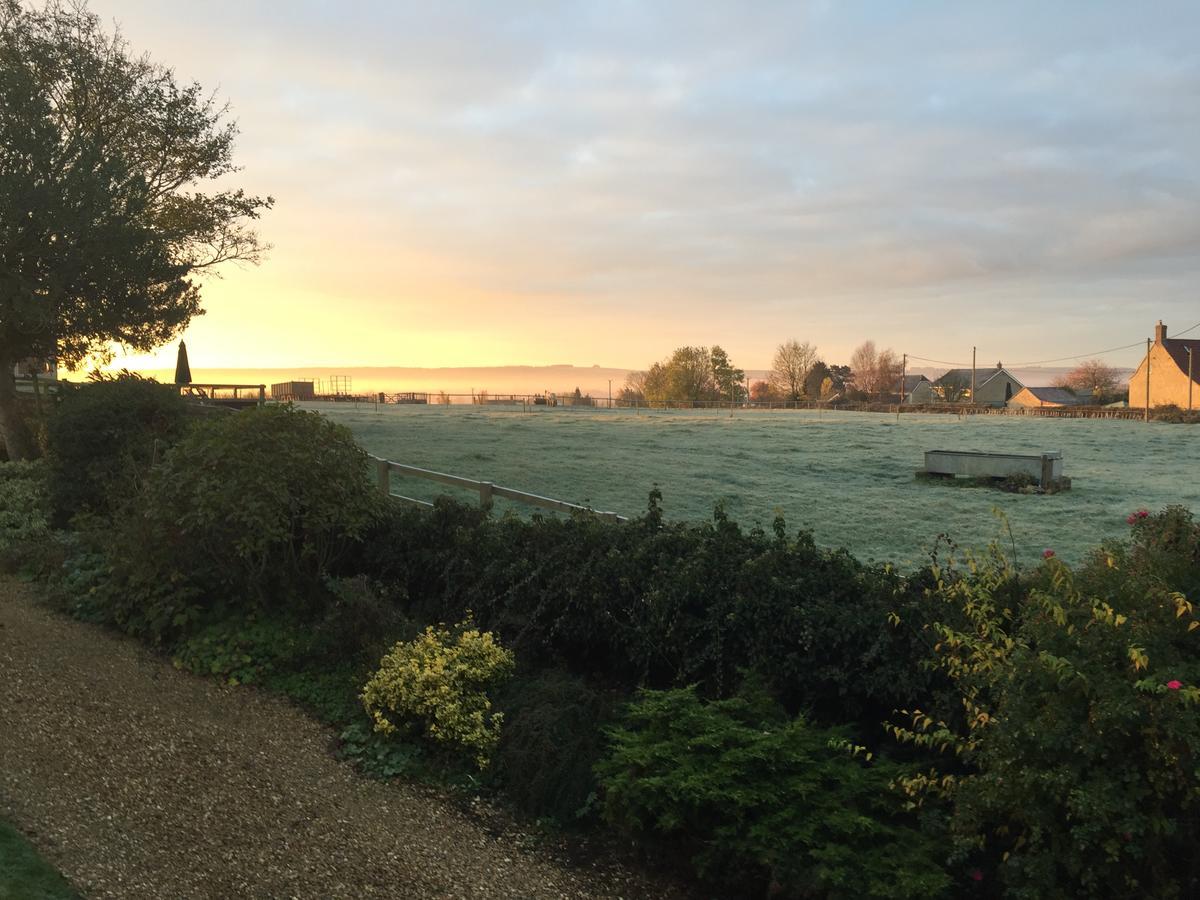 Rew Farm Country & Equestrian Accommodation - Sunrise Lodge Melksham Eksteriør billede